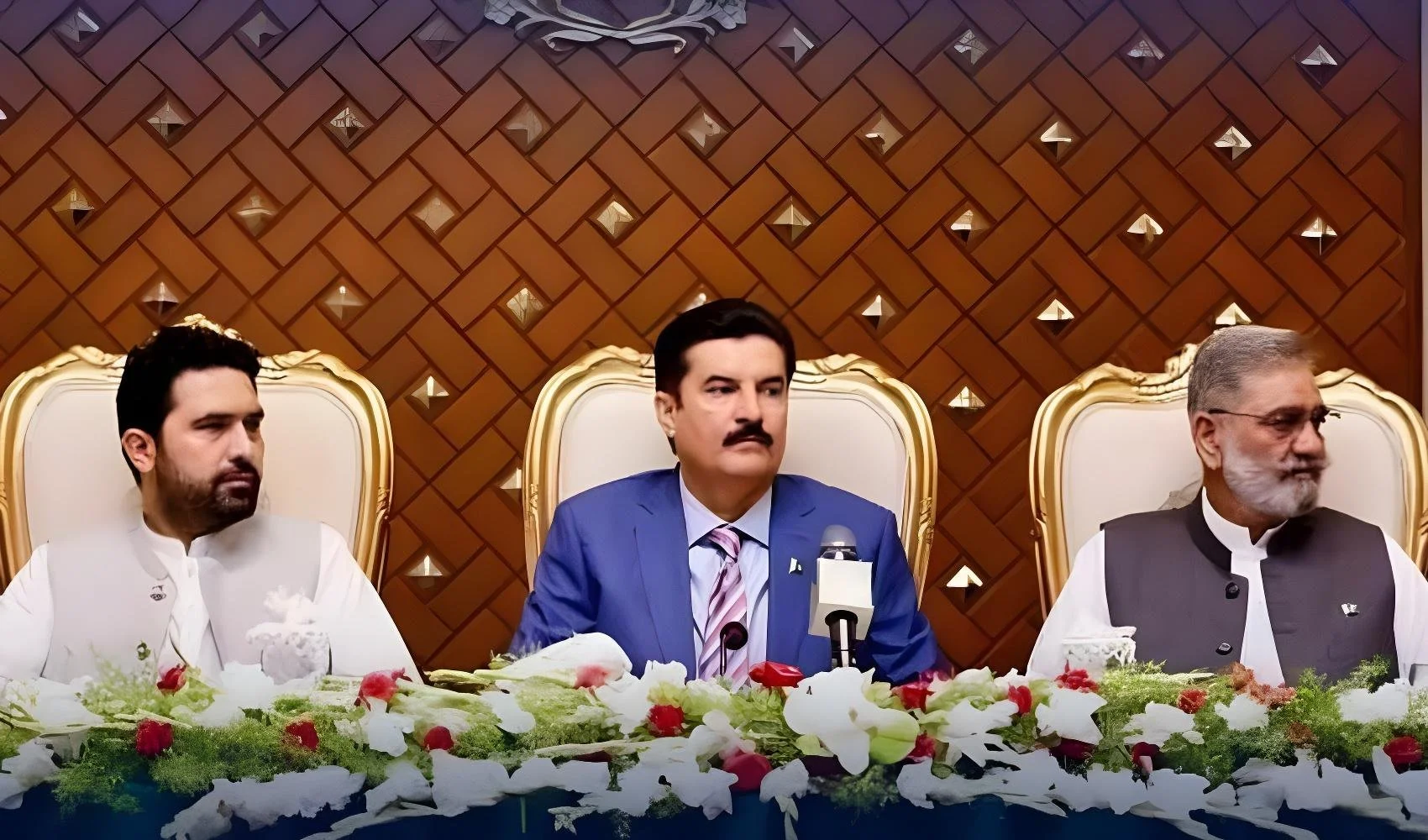 گندم کی ترسیل اور سی این جی بندش، خیبرپختونخوا حکومت اور اپوزیشن ایک پیج پر آگئے