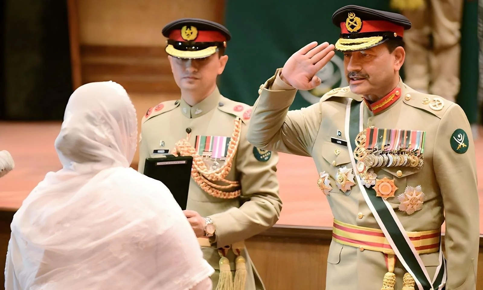 دہشتگردی کے خلاف جنگ پوری قومی سے جاری رکھی جائے گی۔فیلڈ مارشل