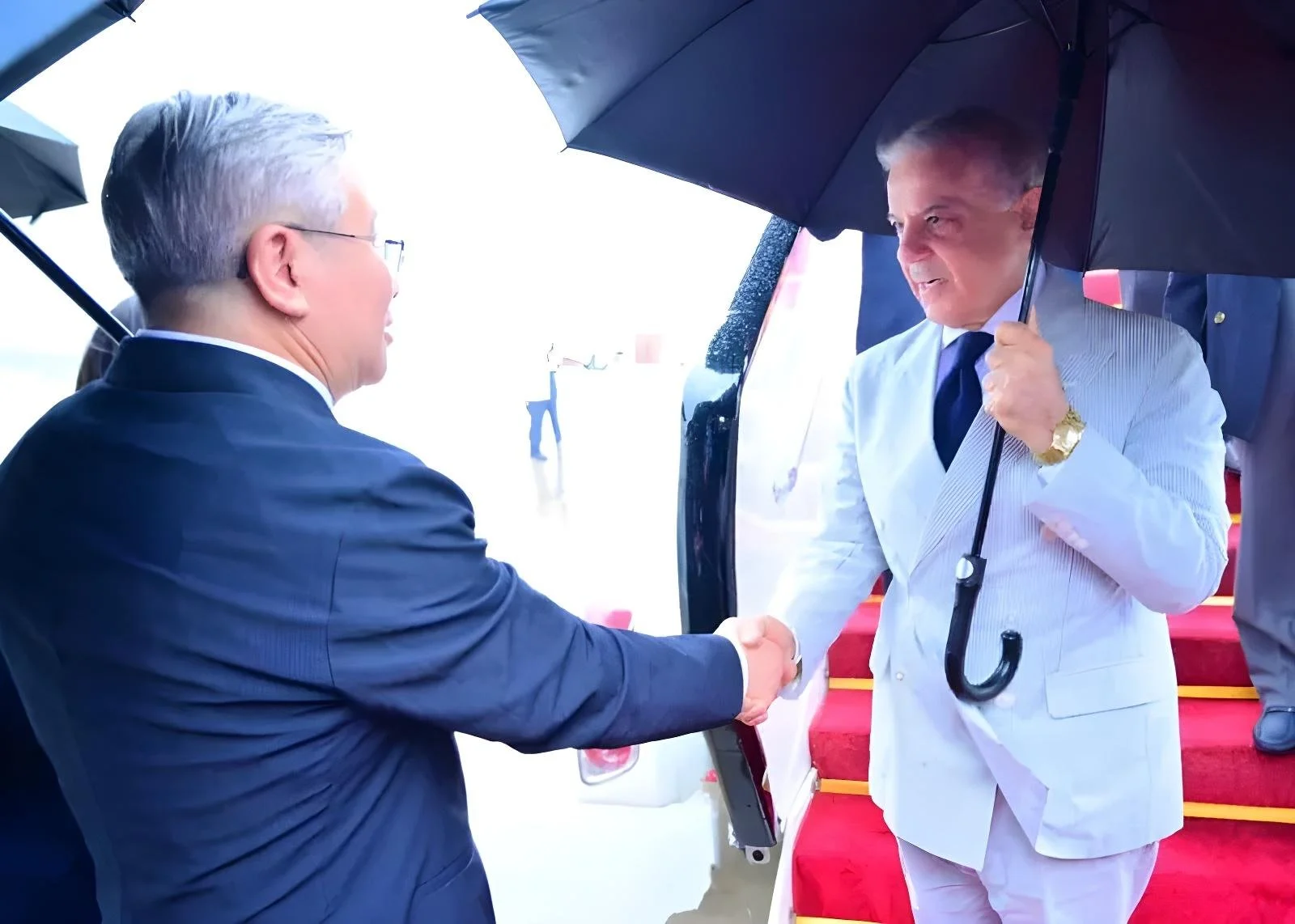 وزیراعظم شہباز شریف  دورۂ چین کے پہلے مرحلے میں ہانگژو پہنچ گئے