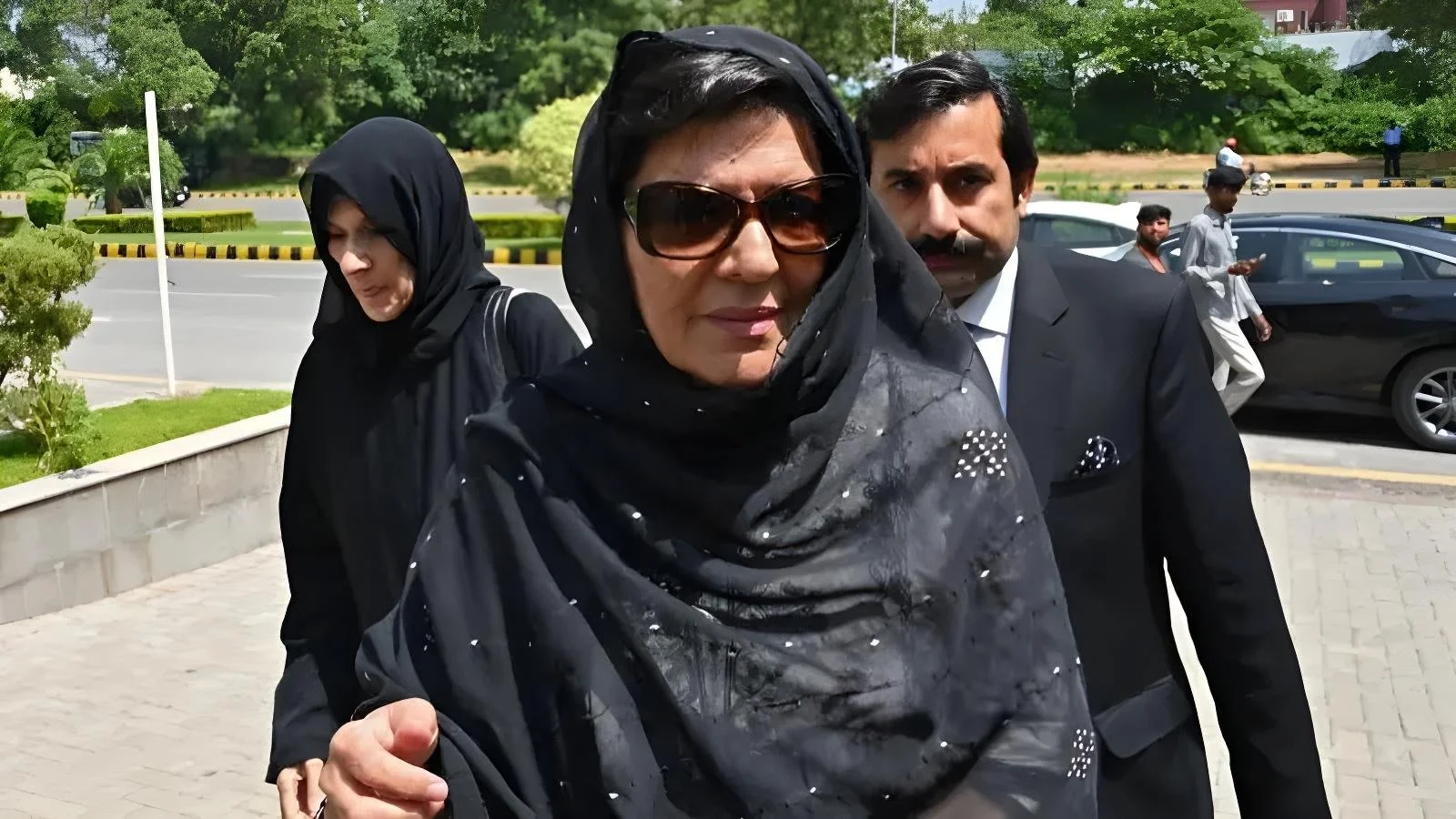محسن نقوی کےساتھ ملاقات میں ہمارا خاندان شامل نہیں تھا۔حلیمہ خان