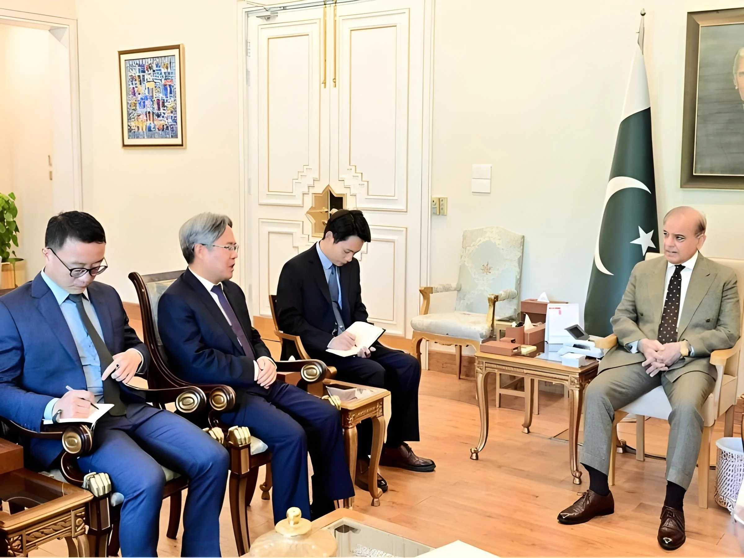 چینی سفیر سے ملاقات، وزیراعظم کا معدنیات اور کان کنی کے شعبے میں تعاون بڑھانے پر زور