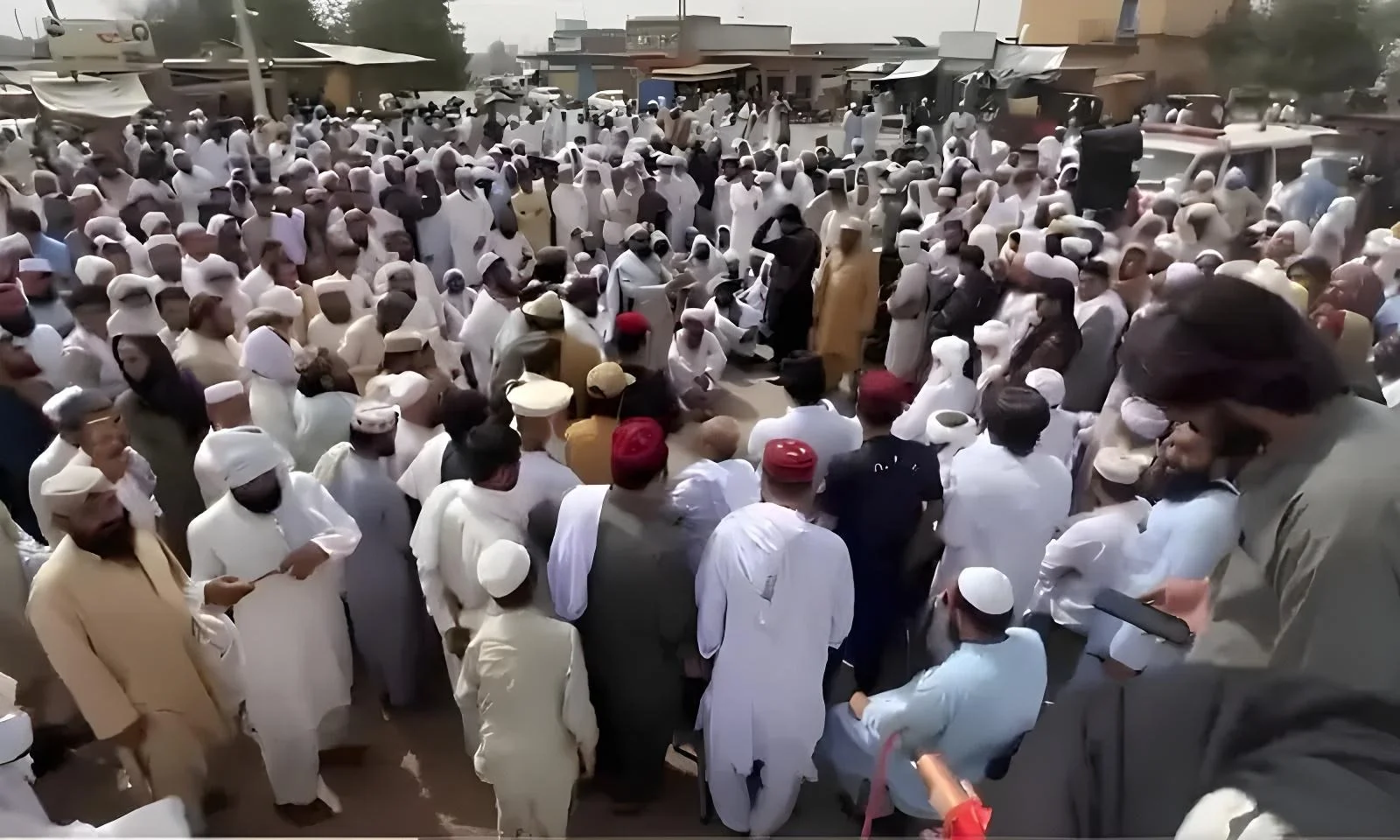 لکی مروت ،مقامی جے یو آئی رہنما  سمیت دو افراد کی لاشیں برآمد،کارکنوں کا احتجاج