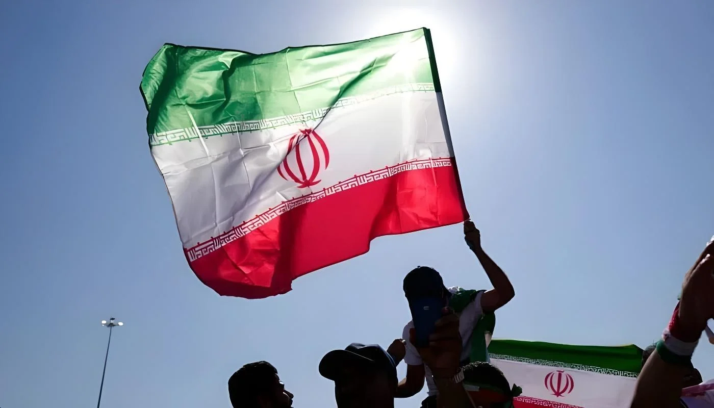 سٹیڈیم میں صرف ایران کا سرکاری قومی پرچم لہرانے کی اجازت