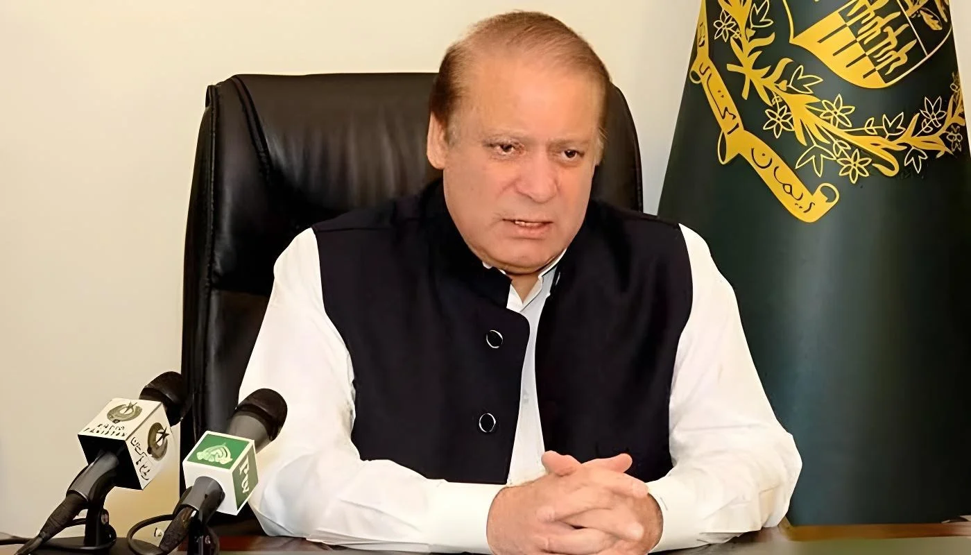 کشمیری پُر امن رہیں، دھرنے ختم کر کے بامقصد مذاکرات کریں: نواز شریف