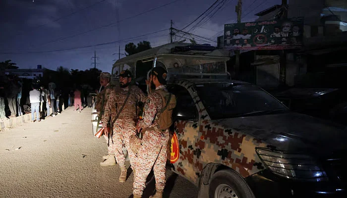 کراچی میں رینجرز کیمپ پر دہشتگرد حملہ ناکام، 3 دہشتگرد ہلاک، ایک افغان دہشتگرد گرفتار