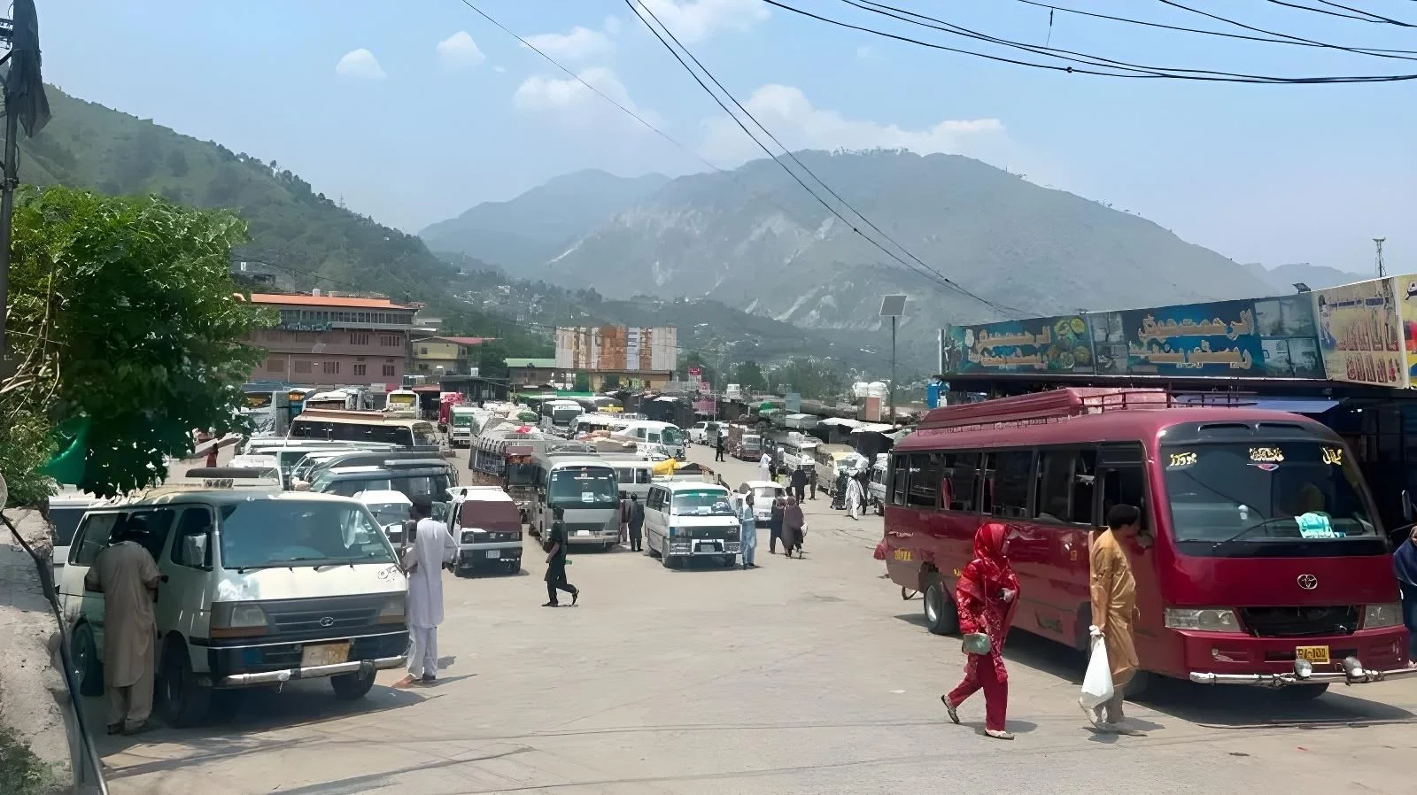 مظفرآباد میں بازار جزوی بحال، ٹرانسپورٹ مکمل طور پر بحال