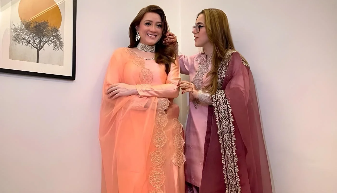 مومنہ کی شہرت والد کے انتقال کے وقت آڑے آ گئی،بہن رمشا اقبال