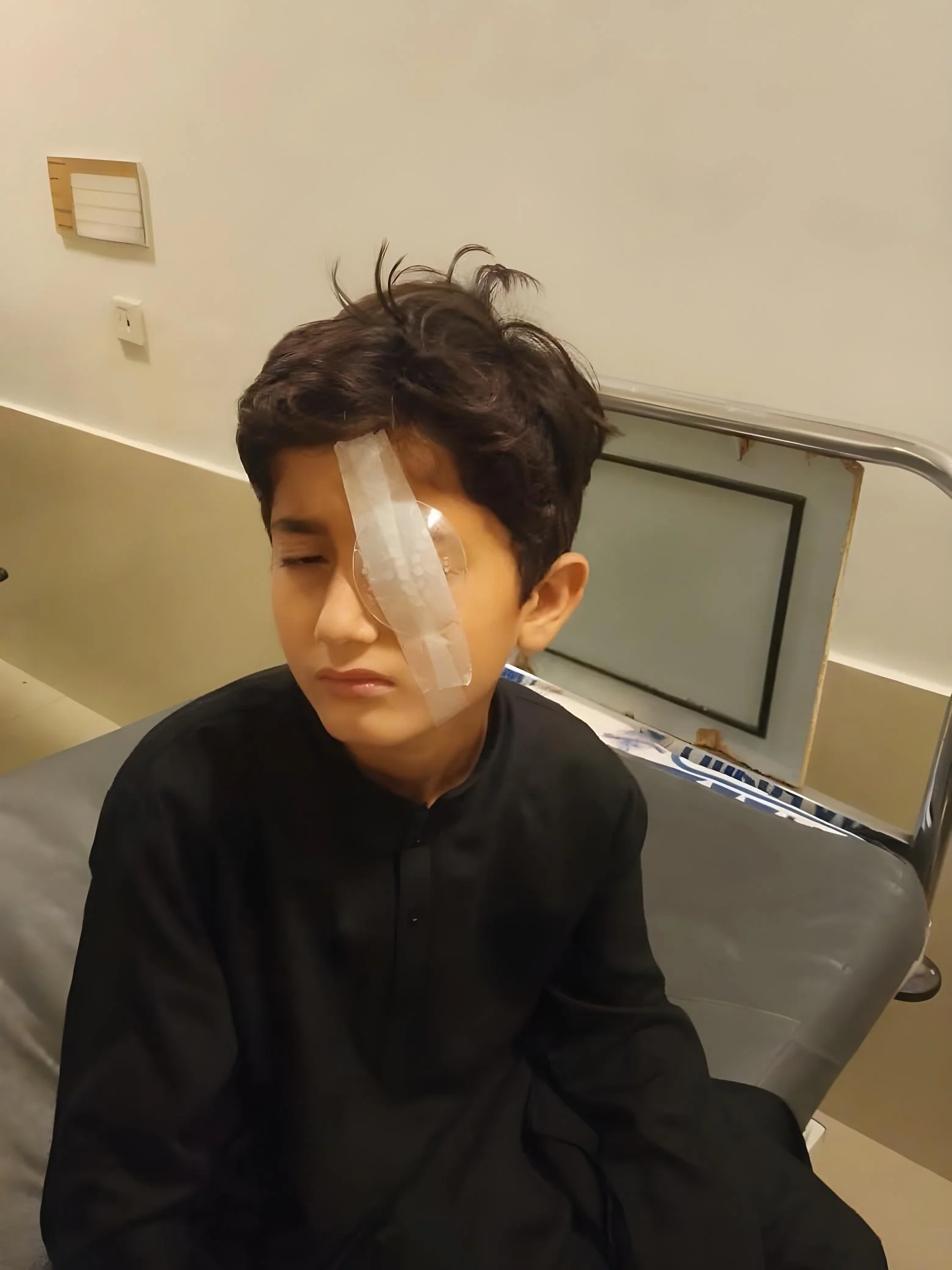 مری،مدرسے کے قاری کے تشدد سےطالبعلم کی آنکھ شدید زخمی
