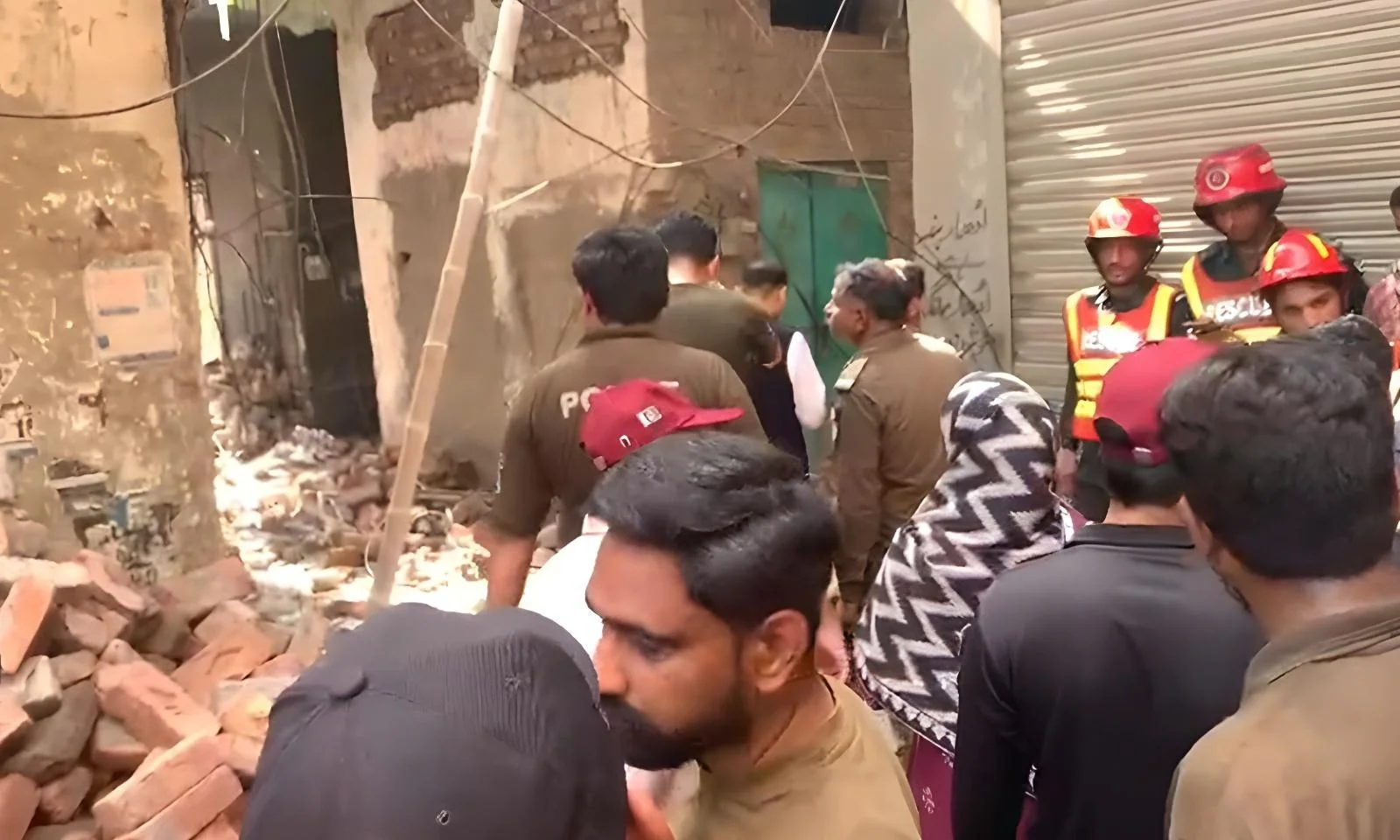 لاہور ایک اور سکول کی عمارت گرگئی،بچہ جاں بحق،5زخمی