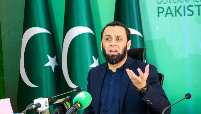 لاہور میں وفاقی وزیر اطلاعات عطا تارڑ کی گاڑی کے قریب ہوائی فائرنگ