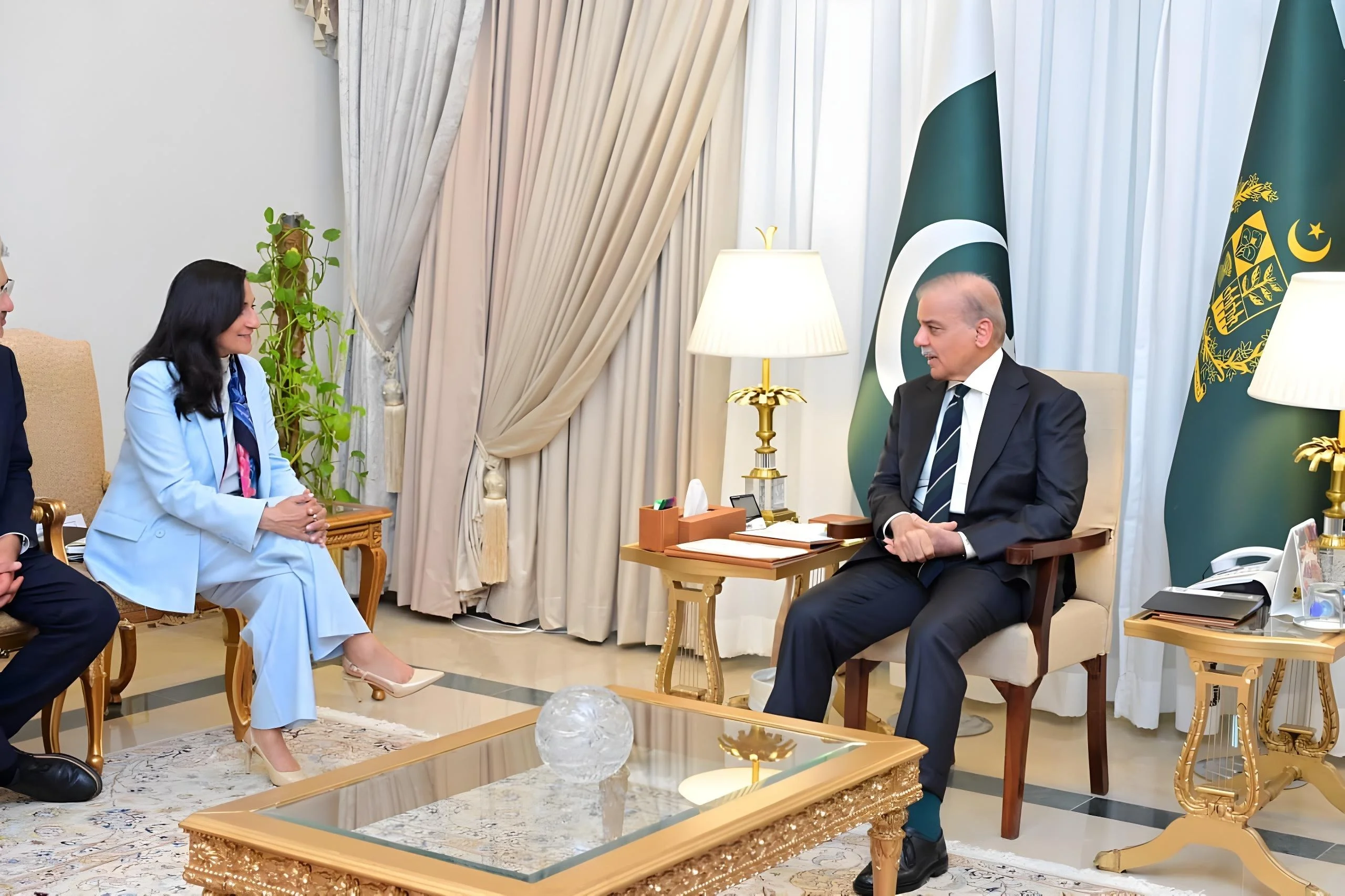 وزیراعظم شہباز شریف اور کینیڈا کی وزیر خارجہ کی ملاقات، دوطرفہ تعاون بڑھانے پر اتفاق