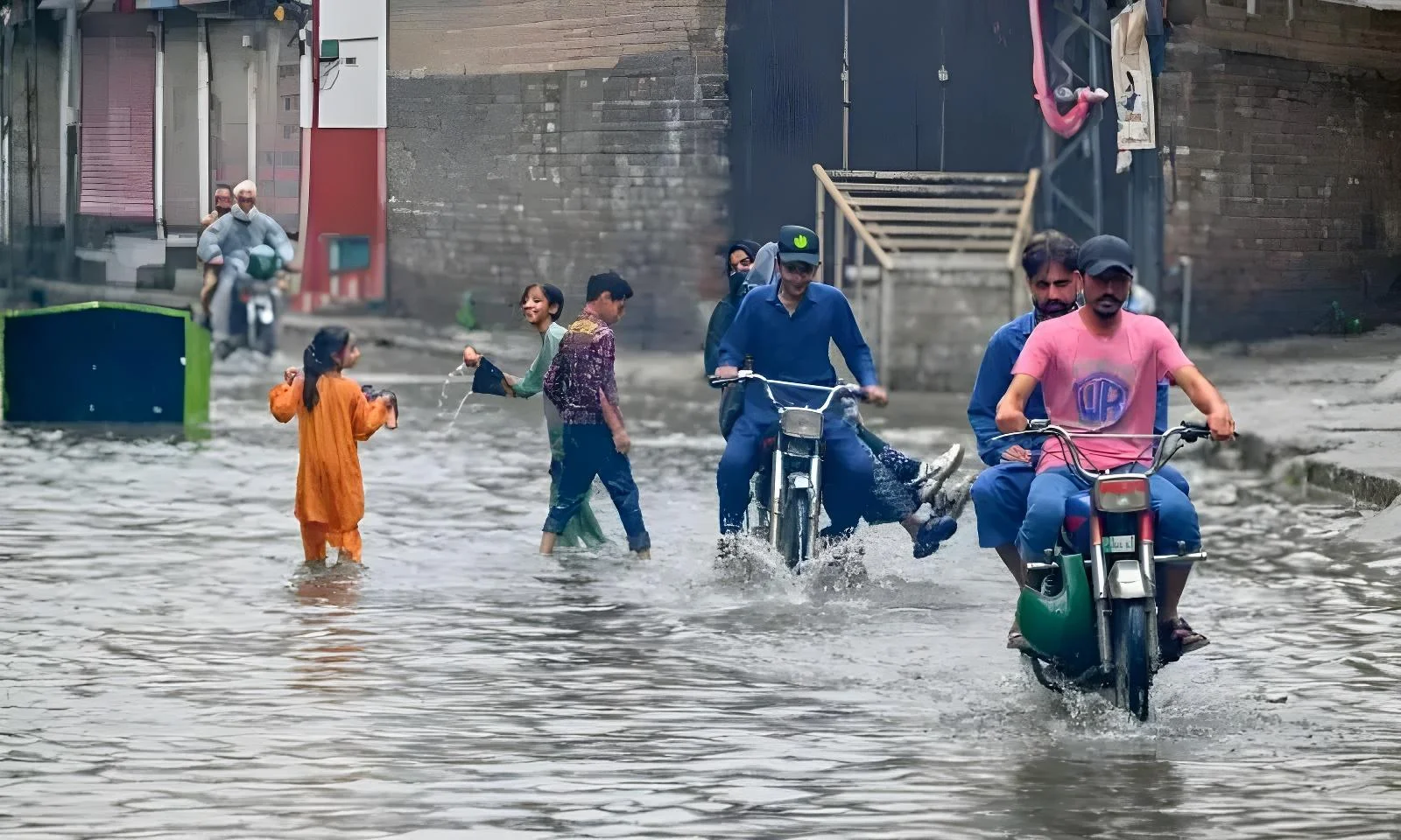 پنجاب میں دفعہ 144 نافذ، دریاؤں، ڈیموں ،بارشی پانی میں نہانے پر پابندی