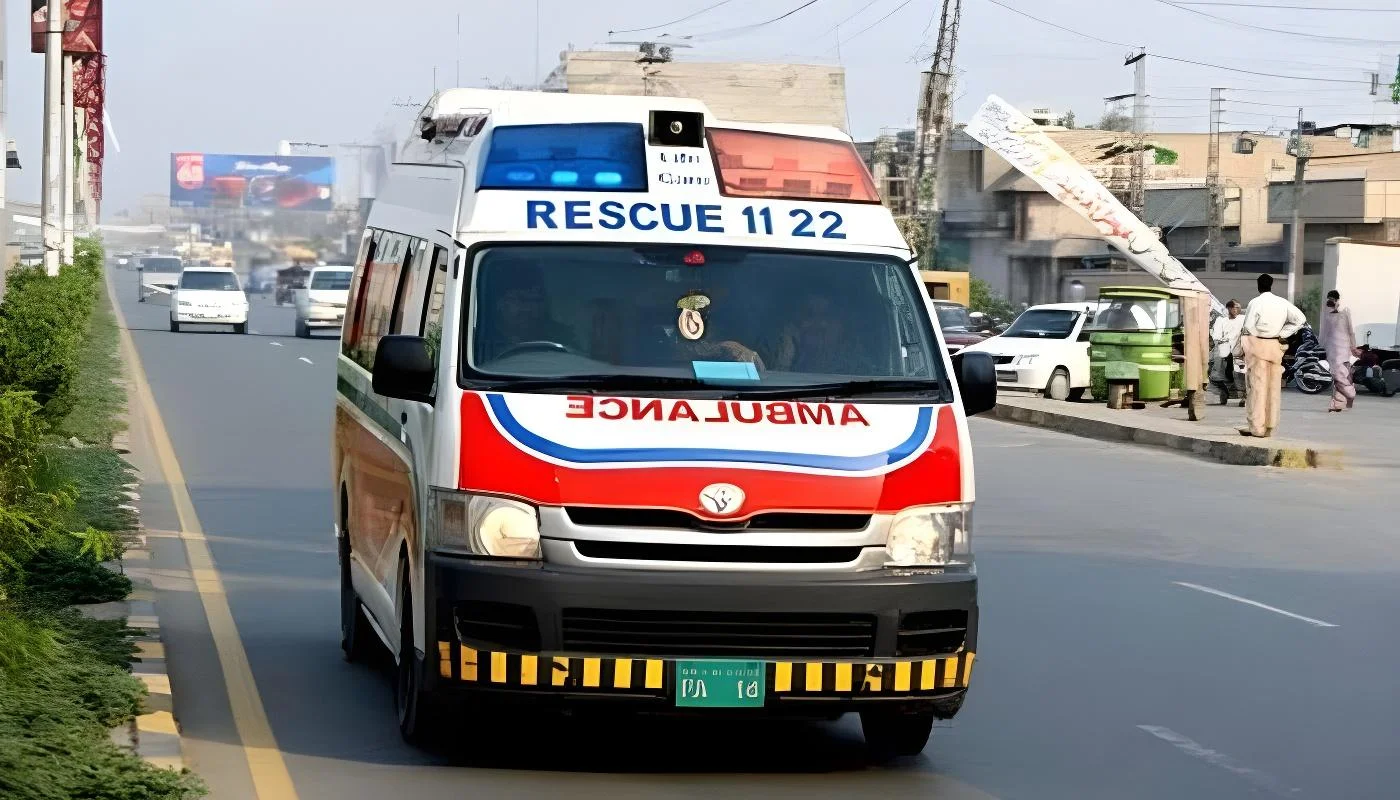 سوات ایکسپریس وے پر مسافر بس کو حادثہ، 22 افراد زخمی