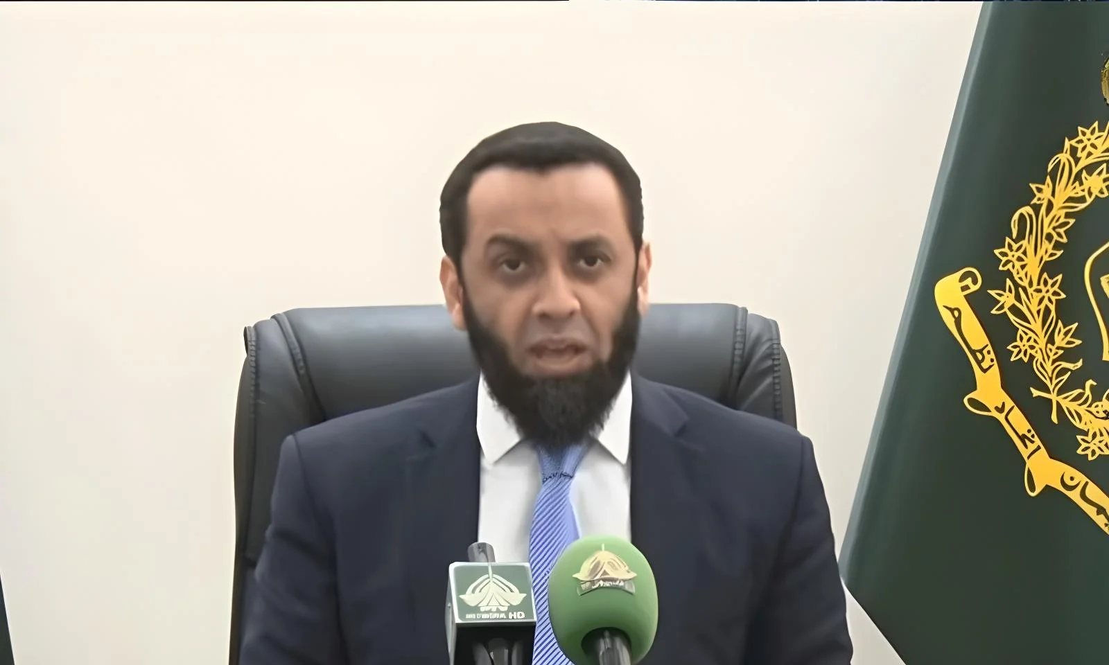 مسلم لیگ (ن) کو آزاد کشمیر میں حکومت بنانے کے لیے سادہ اکثریت حاصل ہوگئی ہے: عطا تارڑ