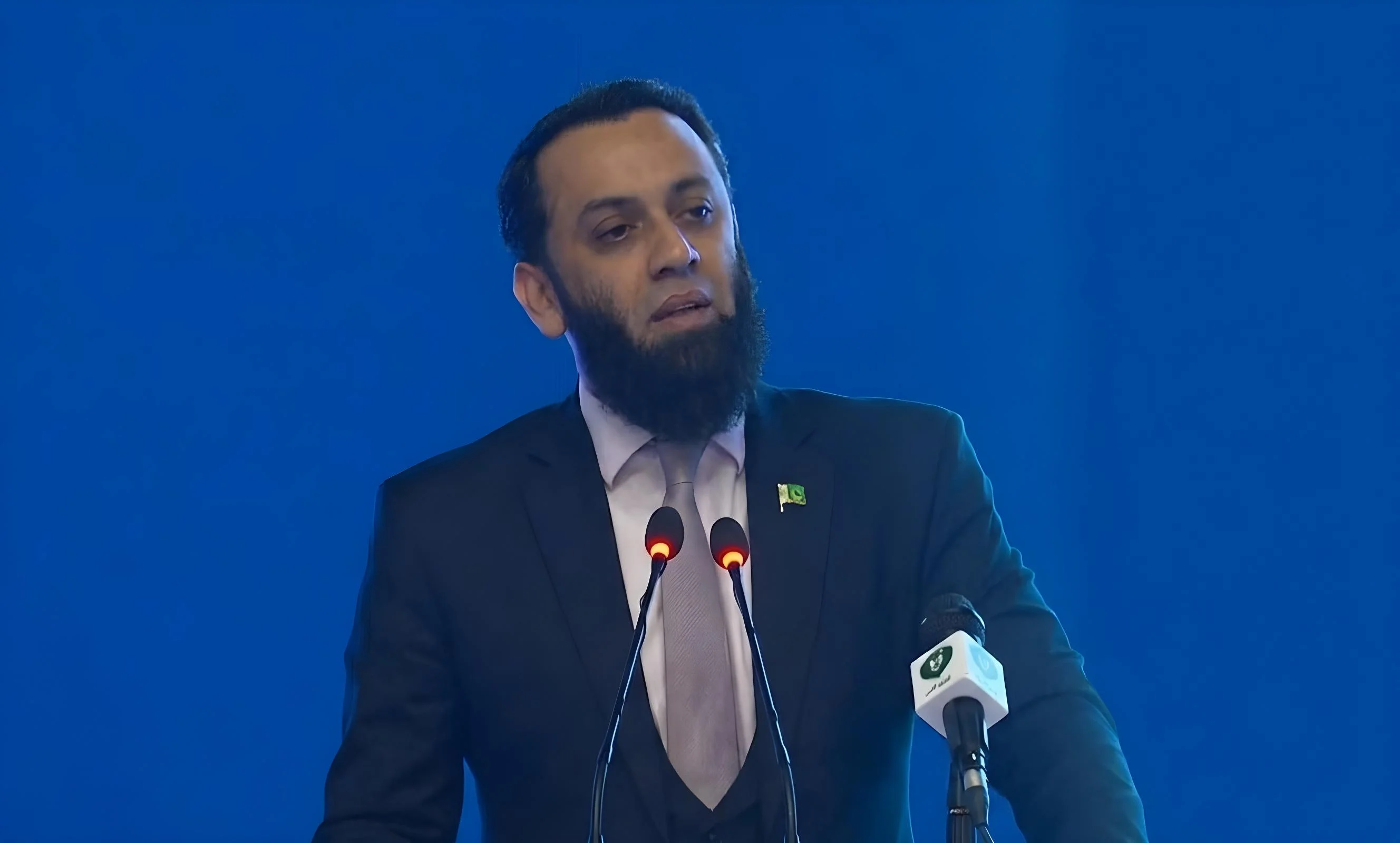 پی ٹی آئی کارکن کی سکیورٹی اہلکار پر فائرنگ قابل مذمت ہے: عطاء اللہ تارڑ