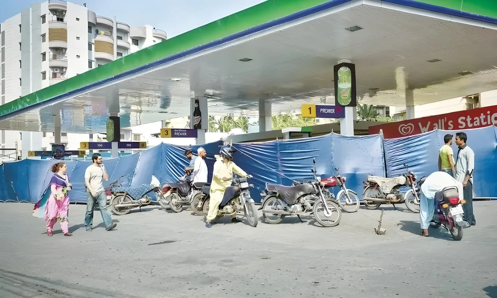 پیٹرول پمپس پھر بند ہونے کا خدشہ، ڈیلرز کا حکومت کو 72 گھنٹے کا الٹی میٹم