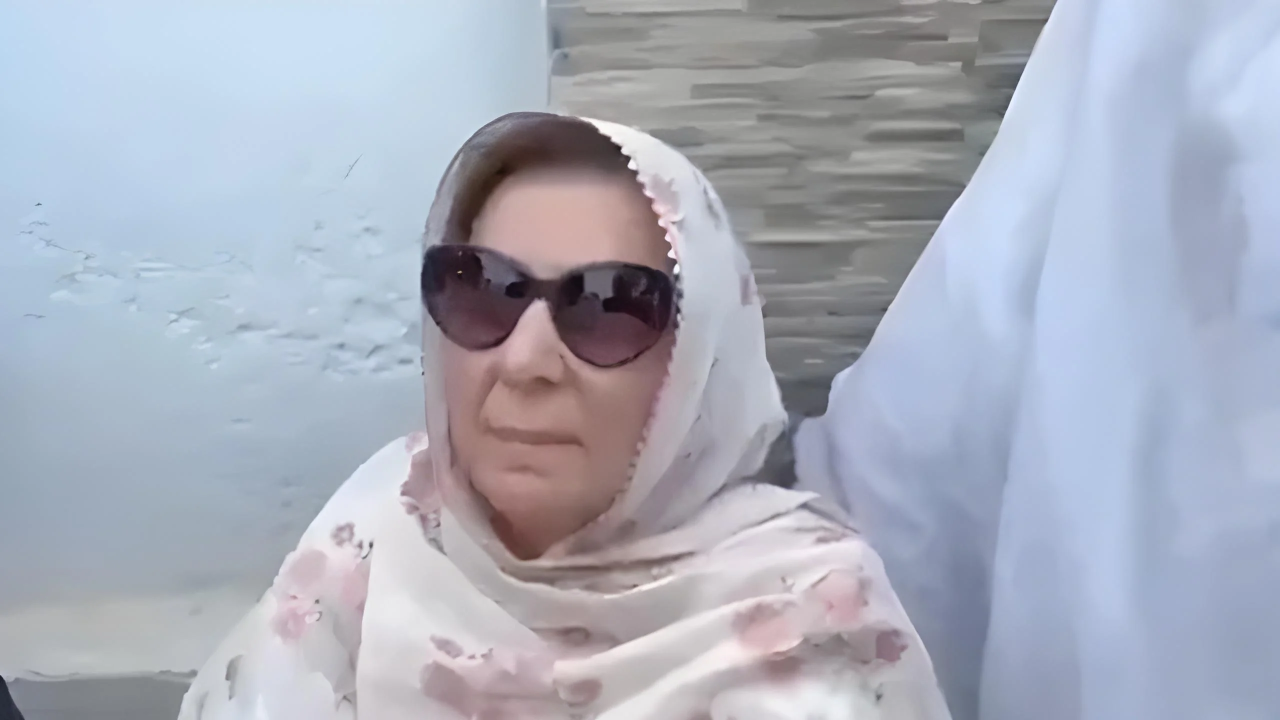 نورین نیازی کی عمران خان سے ملاقات ختم،  30 منٹ جاری رہی