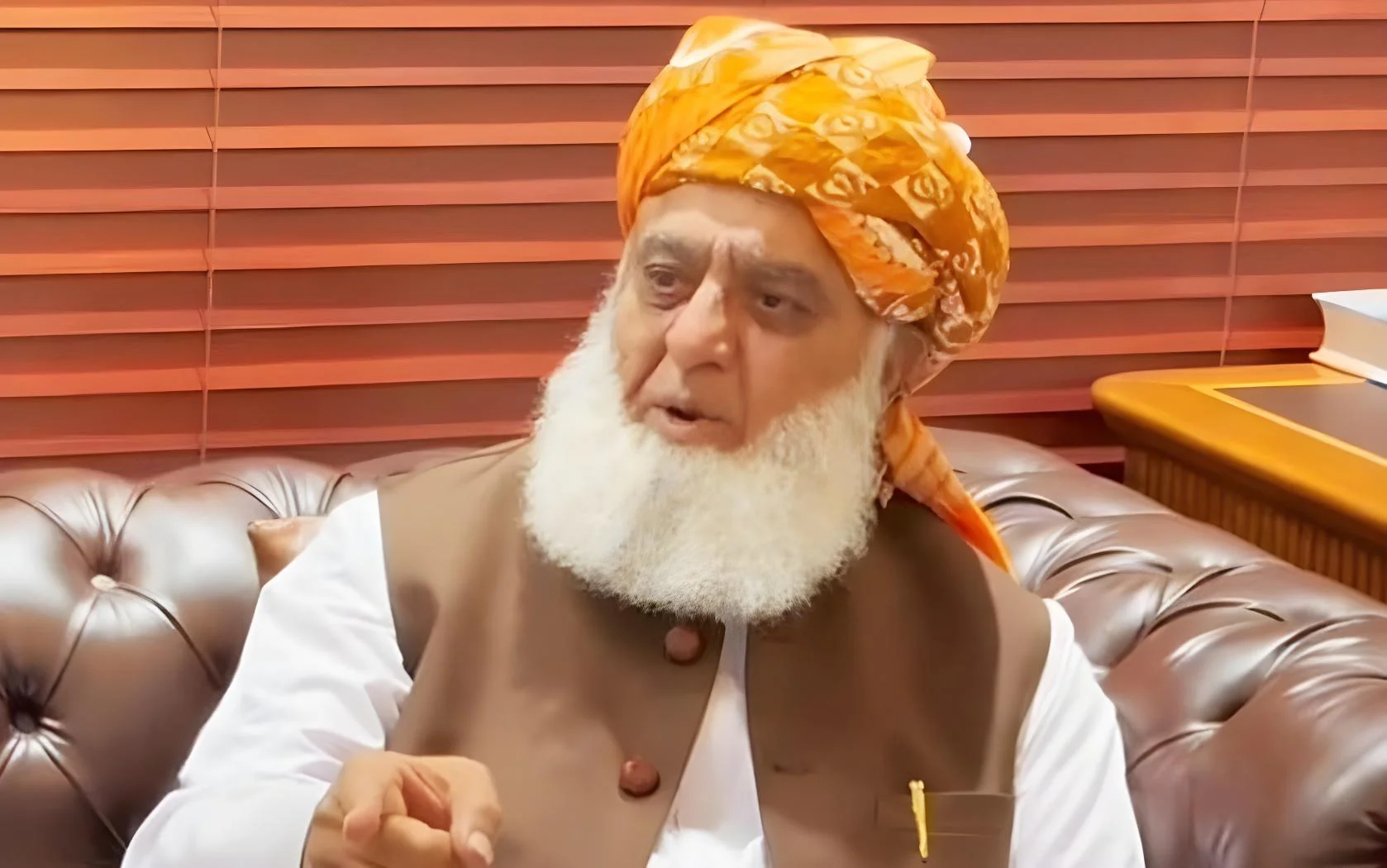 عمران خان سے متعلق فیصلہ بہت پہلے آ جانا چاہیے تھا: مولانا فضل الرحمان