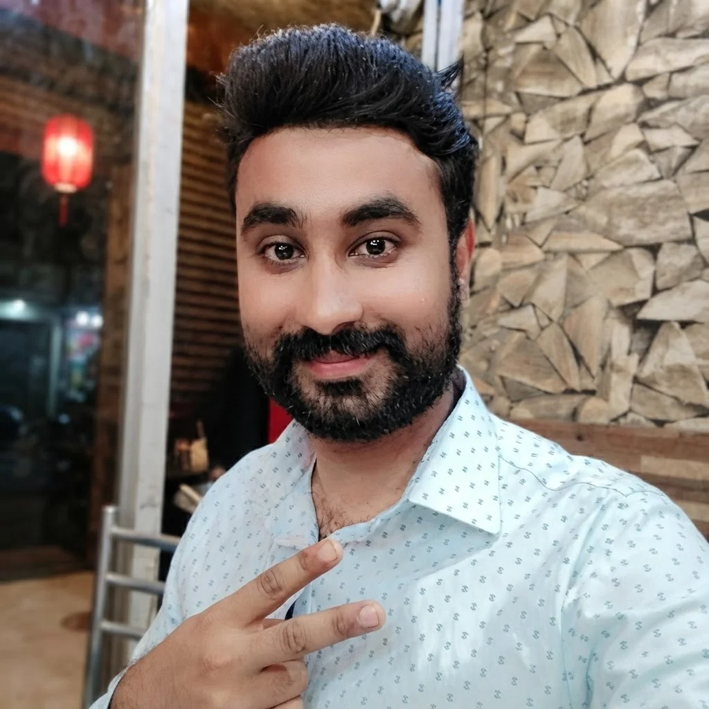 شادمان ٹریفک حادثہ: لاش کی حوالگی کے لیے پولیس کا اہلِ خانہ سے غلطی تسلیم کرنے کا مبینہ مطالبہ