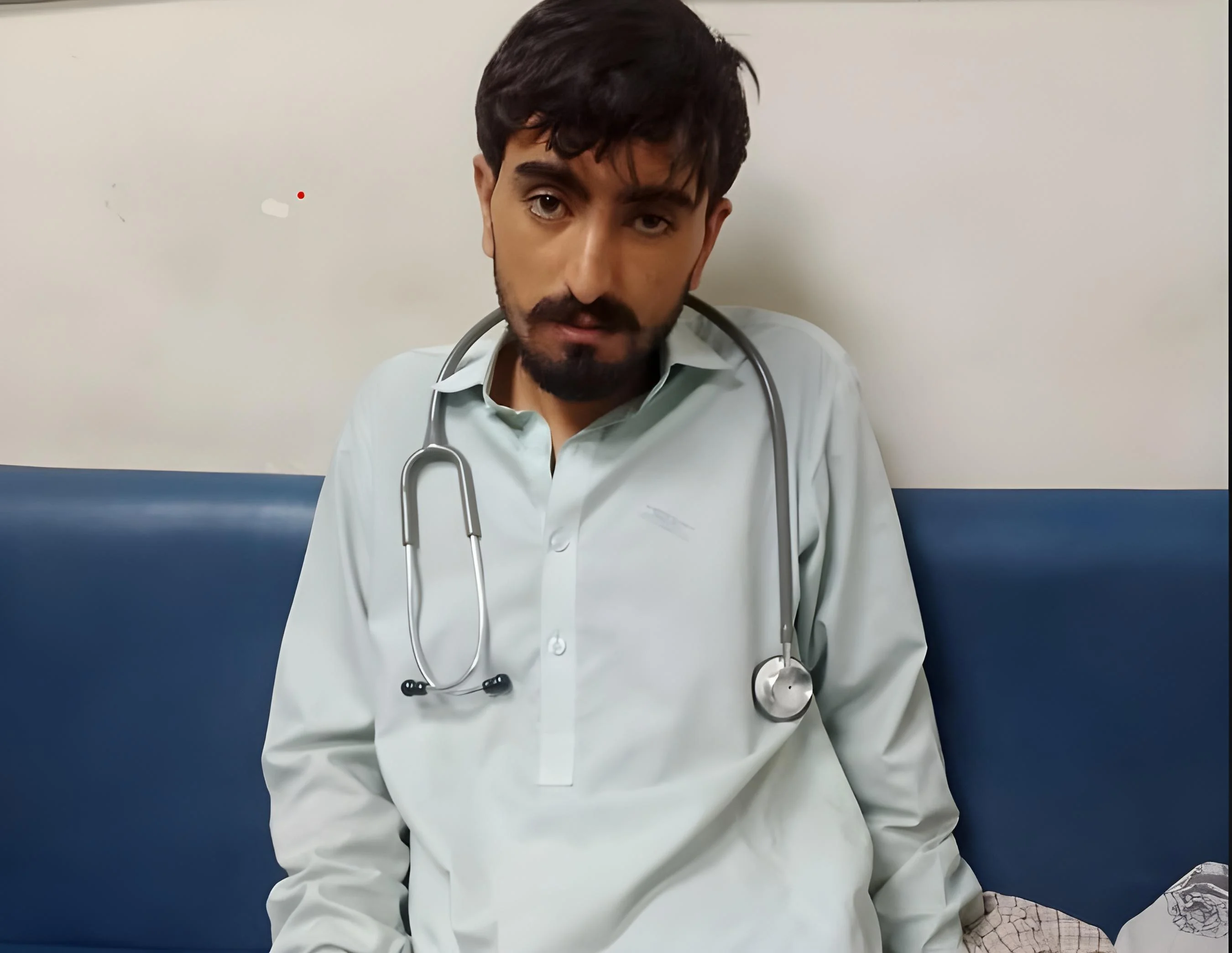 پمز ہسپتال میں جعلی ڈاکٹر بن کر ڈیوٹی کرنے والا نوجوان گرفتار