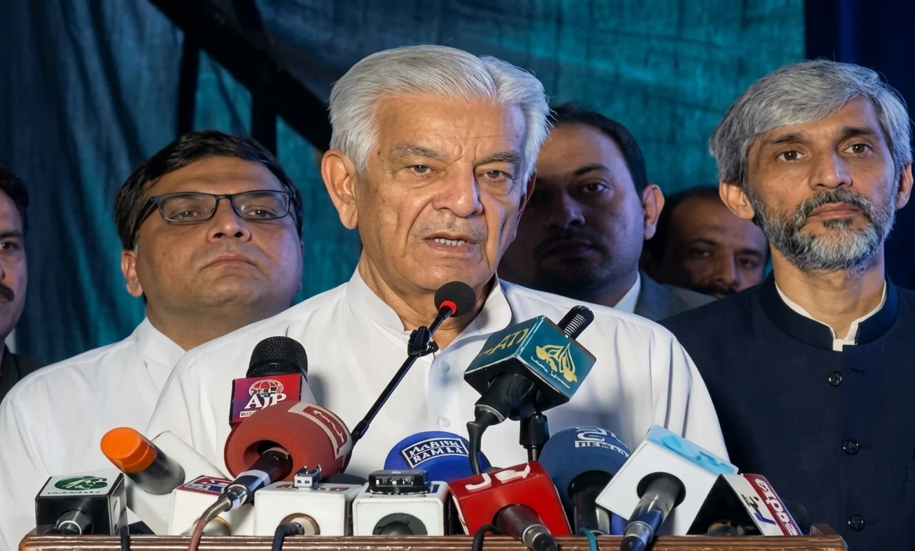 پی پی کی ’دوغلی پالیسی‘ کی وضاحت کروں گا، شعبۂ صحت میں کرپشن کا نیٹ ورک ہے: خواجہ آصف