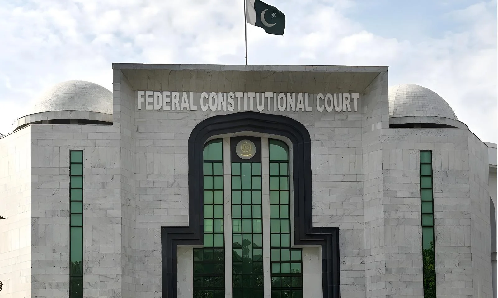 ہمیں بھی عمران خان جیسی سہولیات دی جائیں،اڈیالہ کے قیدیوں کی آئینی عدالت میں درخواست