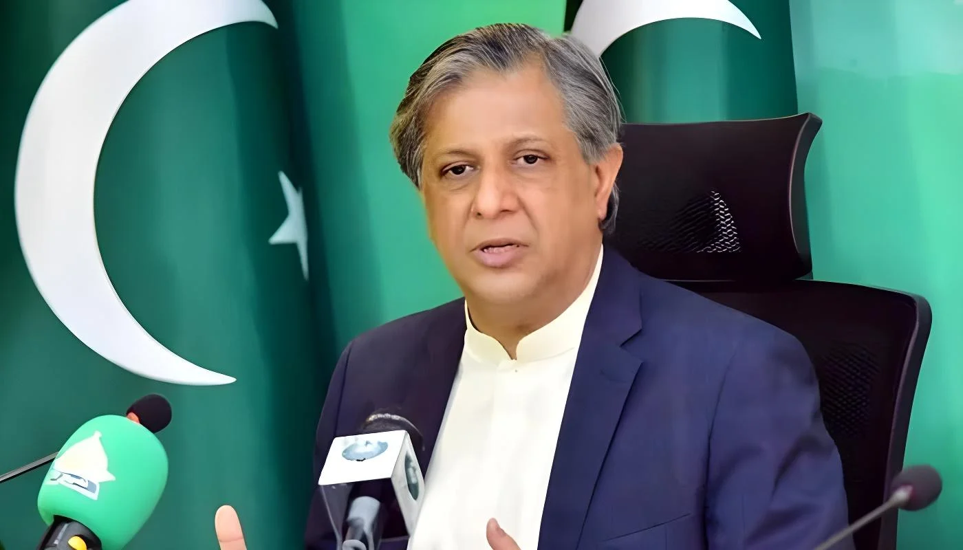 پی ٹی آئی مذاکرات میں اپنے لیڈر کی رہائی چاہتی ہے، اعظم نذیر تارڑ