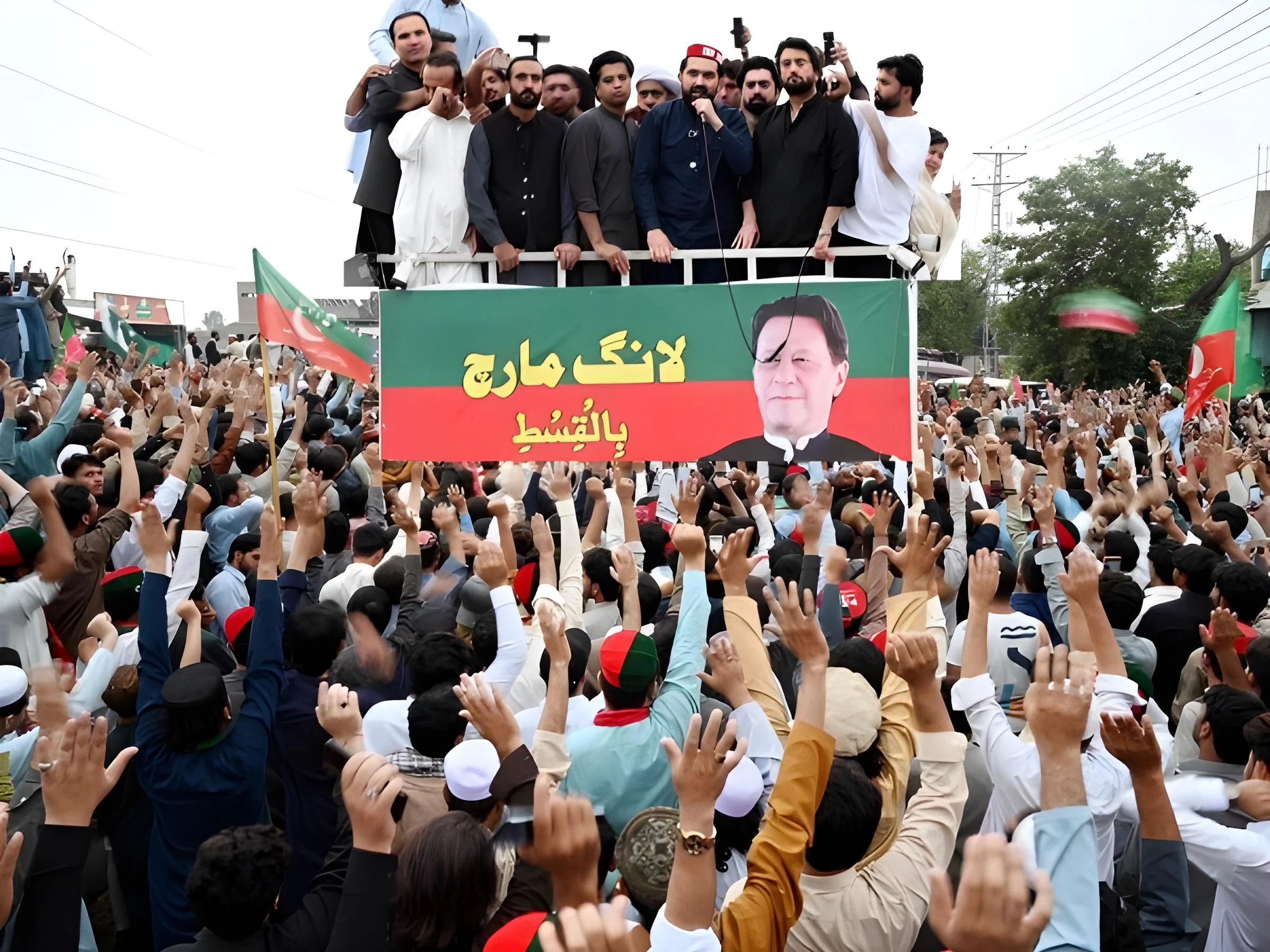 پشاور ہائیکورٹ: لانگ مارچ میں سرکاری وسائل کے استعمال پر وزیراعلیٰ سے جواب طلب