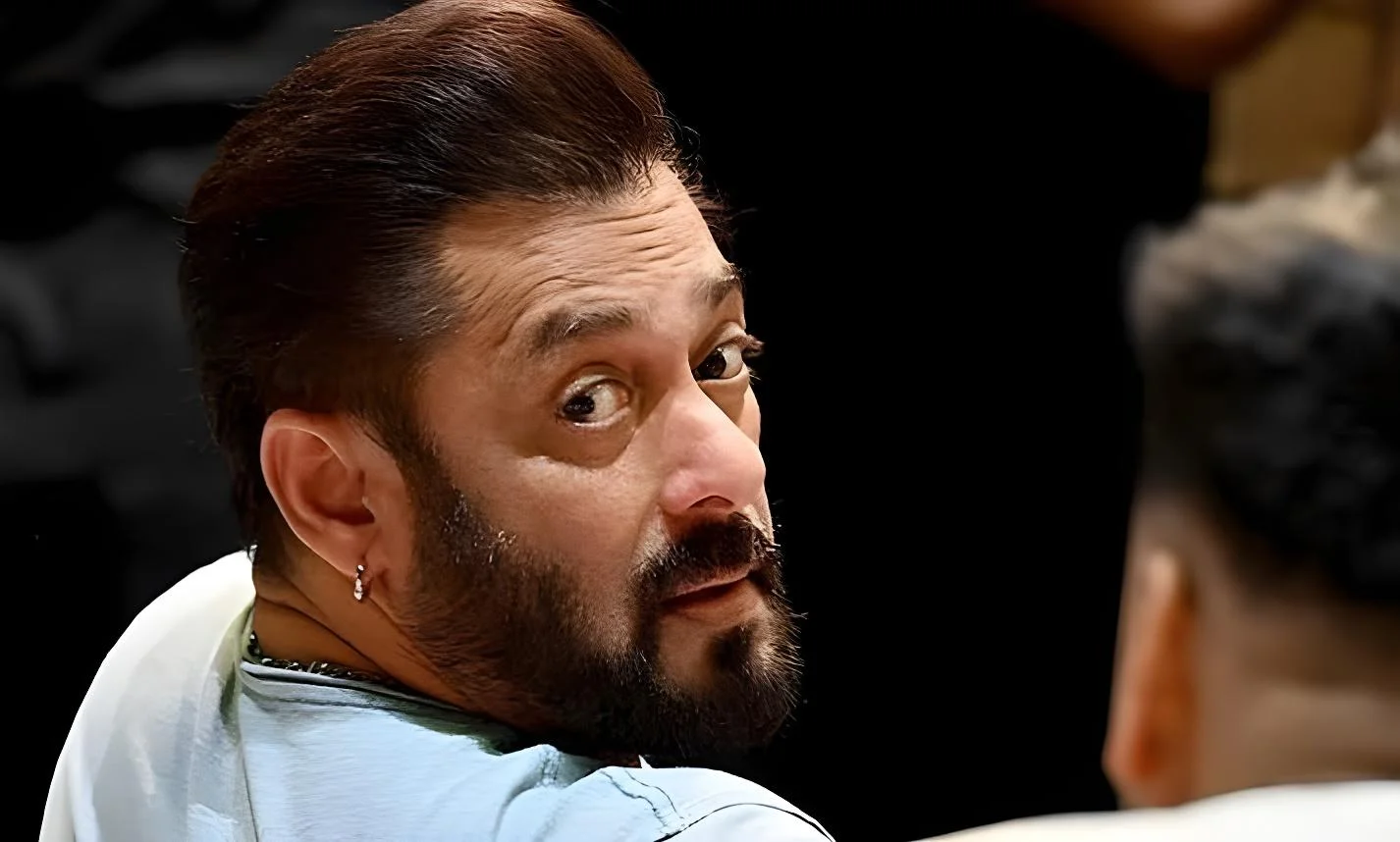 بیڈروم میں اَن دیکھی چیز تھی، الماریاں خود کھل جاتیں، میوزک سسٹم بھی خود چل پڑتا، سلمان خان