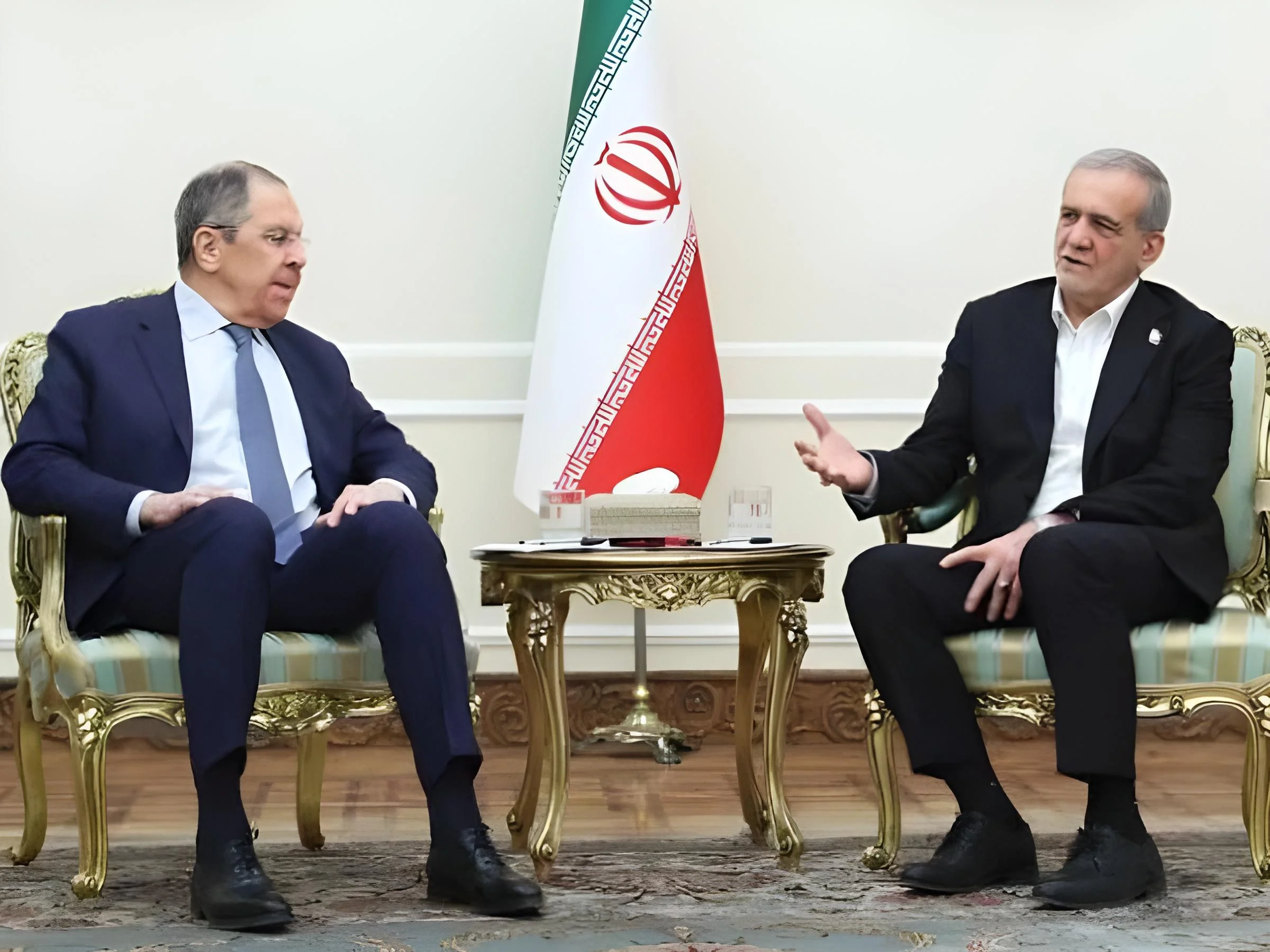 امریکا اور ایران میں جنگ کے خاتمے کی کوششیں تیز، روسی وزیر خارجہ تہران پہنچ گئے