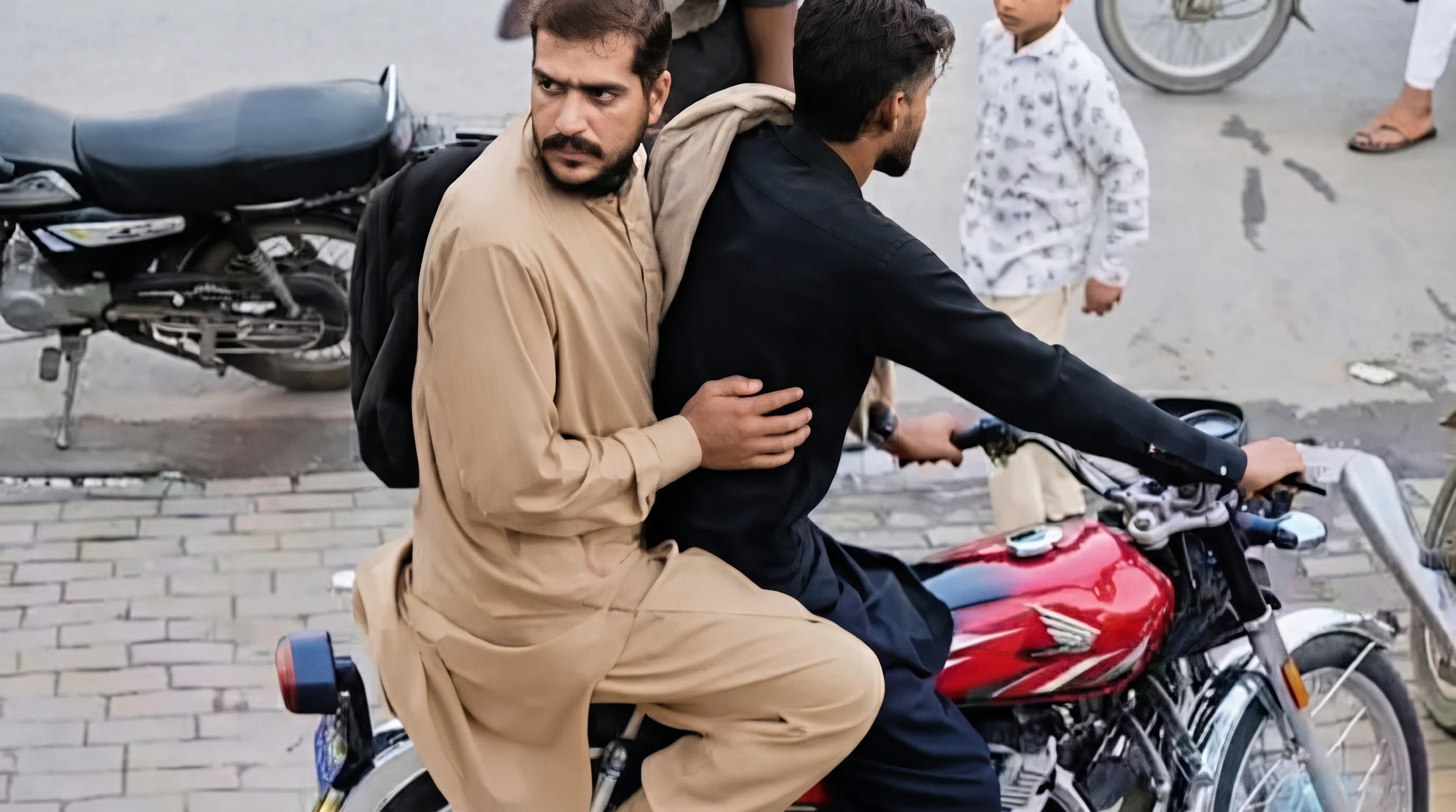 گجرات: سعودی عرب سے خفیہ طور پر پاکستان آ کر چھوٹے بھائی کو قتل کرنے والا بڑا بھائی گرفتار