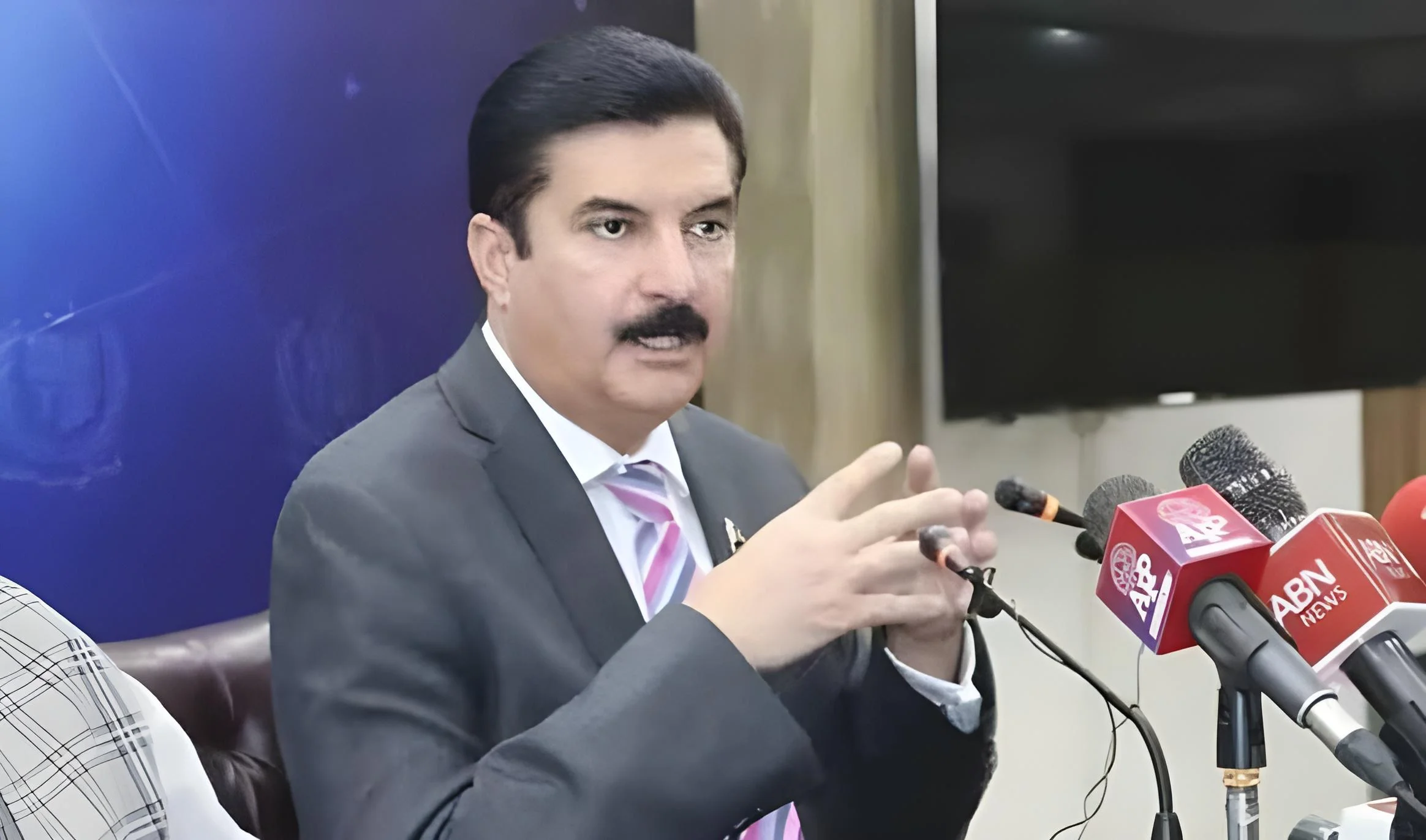 وزیراعظم اضافی فنڈز دینگے،کرپشن، تعیناتیوں ،تجاوزات پرسمجھوتہ نہیں ہوگا،فیصل کنڈی