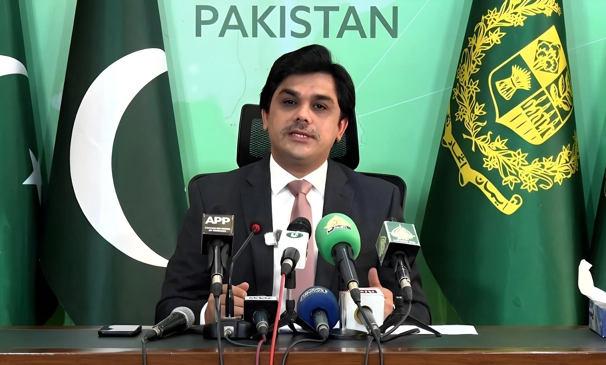 کوئی شخص ریاست سے بڑا نہیں، خیبرپختونخوا میں امن کے لیے ہر حد تک جائیں گے، حذیفہ رحمان