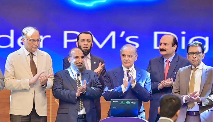 وزیراعظم شہباز شریف کا طلبا کو بااختیار بنانے کے لیے جدید تعلیم پر زور