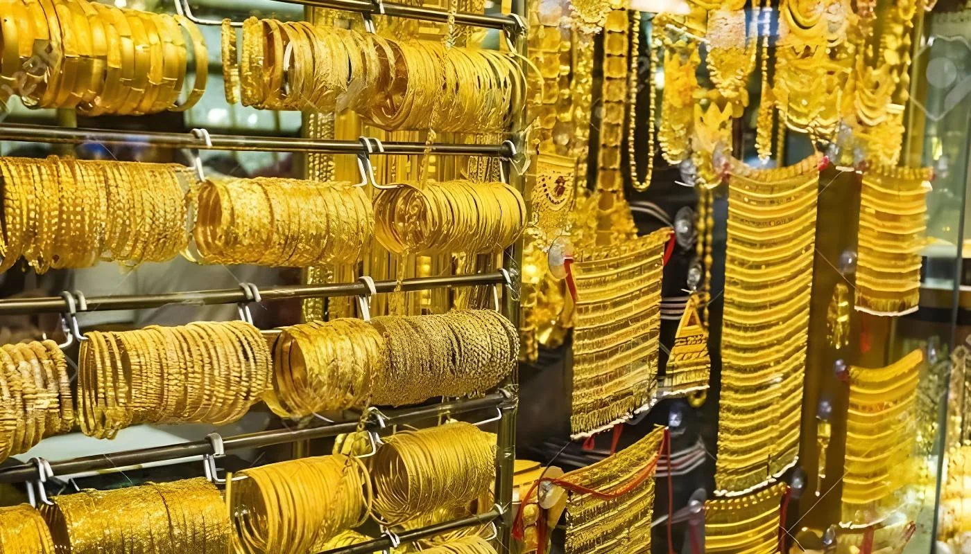 ملک بھر میں سونا 3500 روپے فی تولہ مہنگا، قیمت 4 لاکھ 25 ہزار 636 روپے ہوگئی